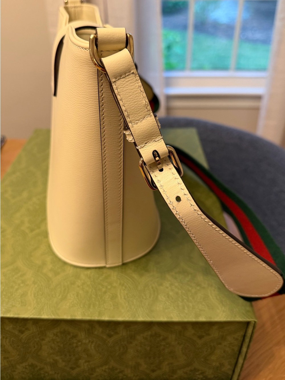 Gucci Cream Leather Mini Bucket Bag with Sherry Line Shoulder Strap - Picture 8 of 12